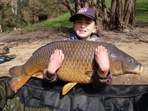 pêche enfant carpe en aveyron