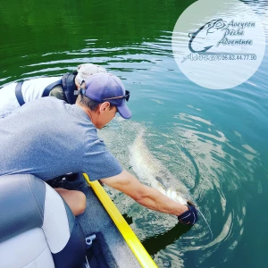 pêcher en famille avec un moniteur guide de pêche